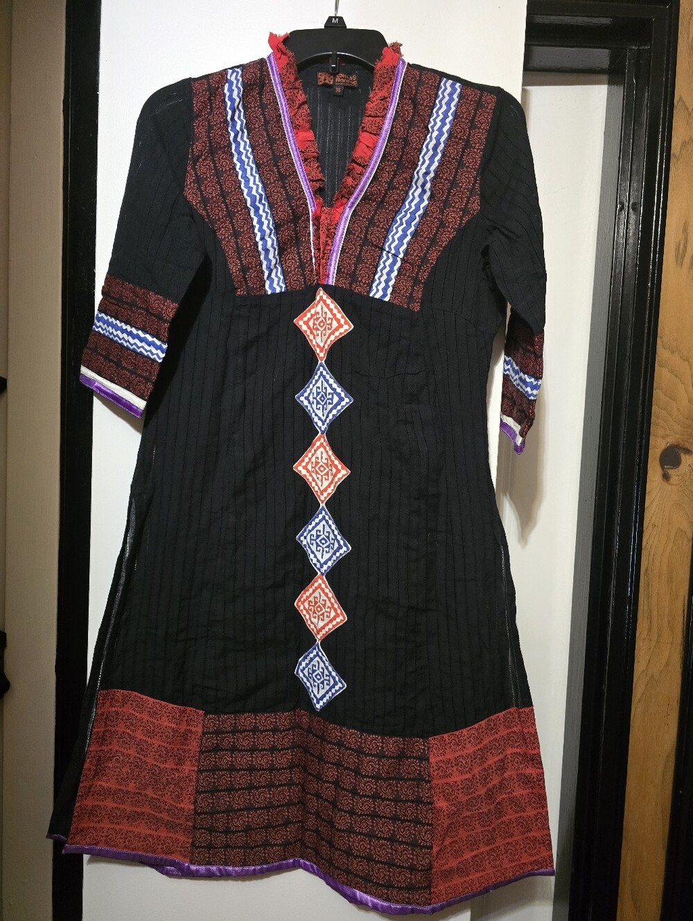 Aarong Women's Black Embroidered V-Neck Dress w Red Straight Pant - Size 36